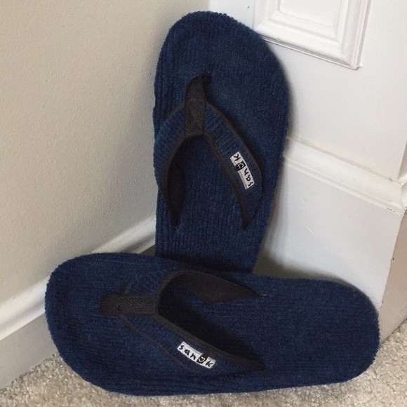 sanuk furreal flip flops